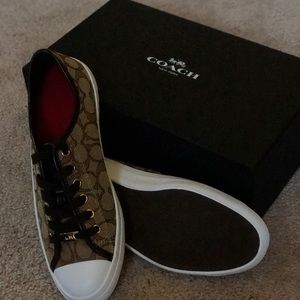 Coach Shoes. Empire Outline Sig C. Khaki/Chestnut